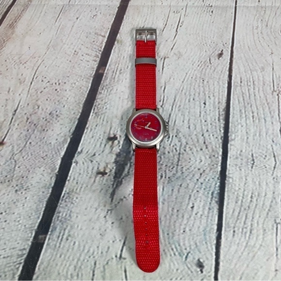 Vintage Novelle Womens Watch Needs new Battery - Picture 1 of 6